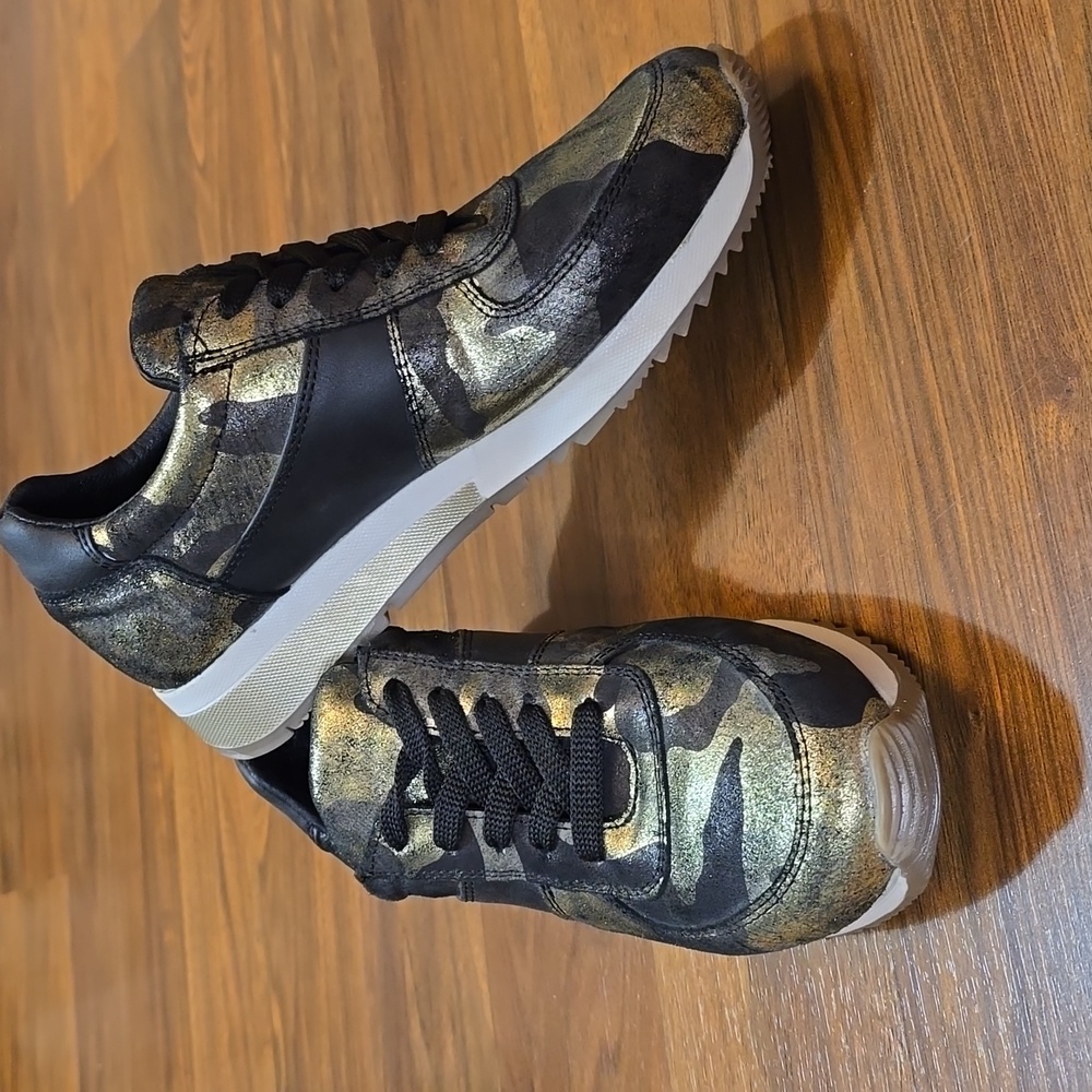 Cofi Holly Leather Metallic Camo Fashion Sneakers
